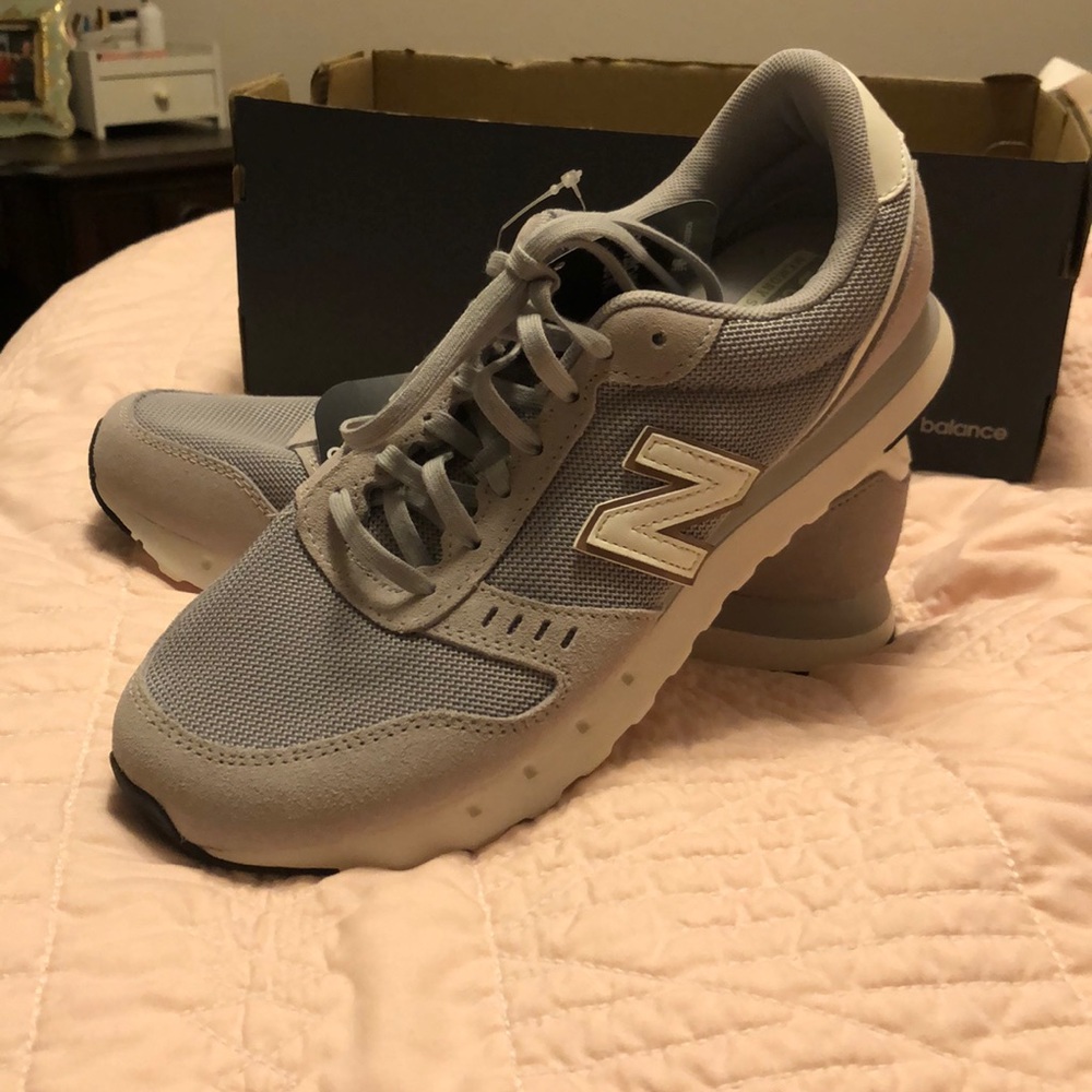 NWT New Balence Grey Tennis Shoes